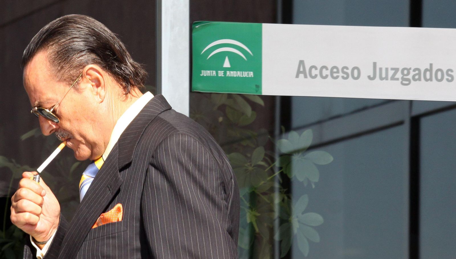 Julián Muñoz, en las puertas de los Juzgados.