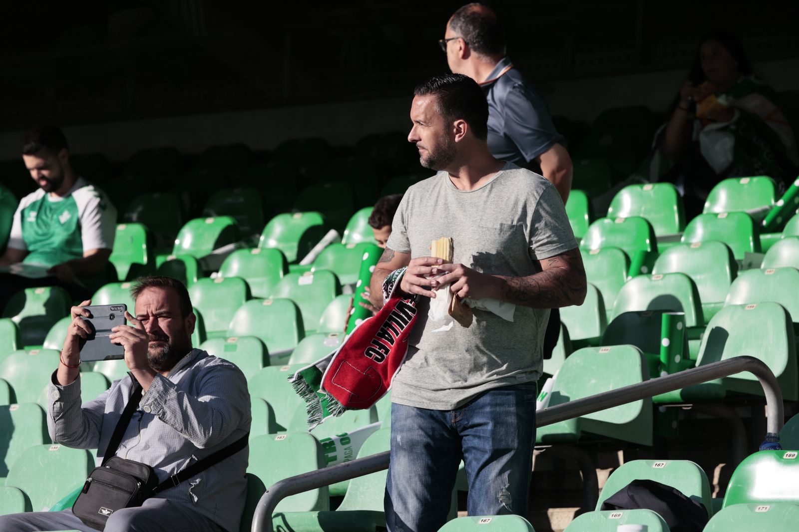 Buscáte en las gradas del Villamarín