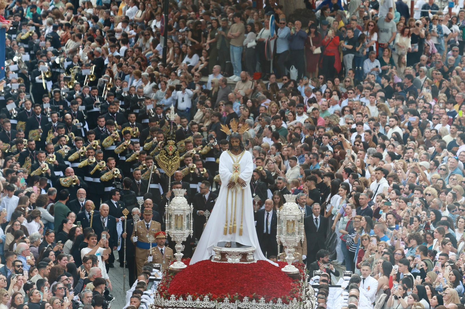 El Cautivo, en su procesión del Lunes Santo en Málaga, en fotos