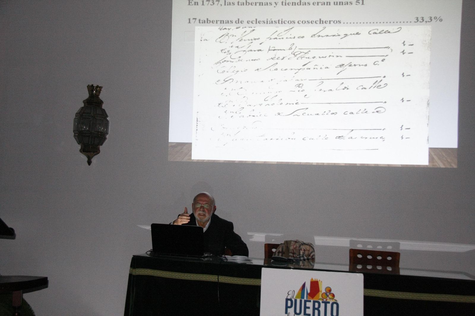 Conferencia en torno al vino en la tertulia Menesteo