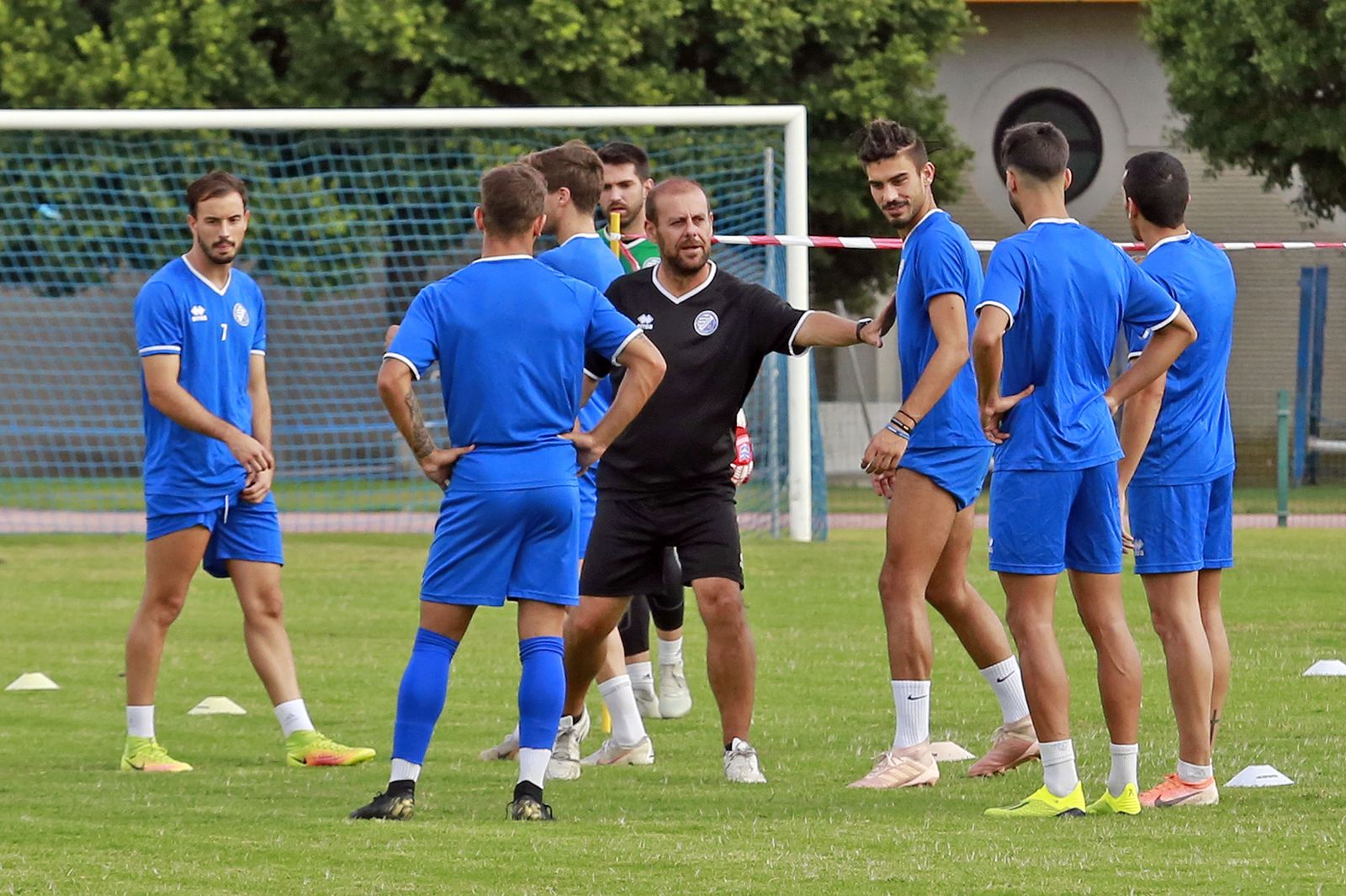 Bernardo Plaza ha estado preparando al equipo para el partido contra el Betis Deportivo.