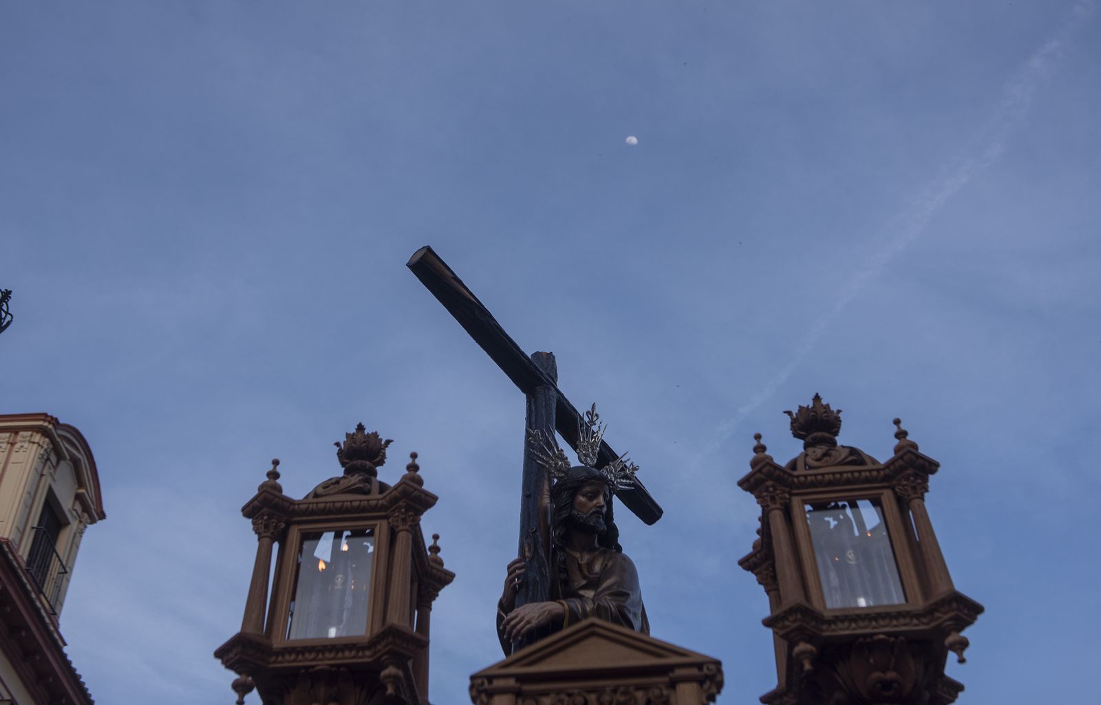 La procesión del Cristo de la Corona, en imágenes