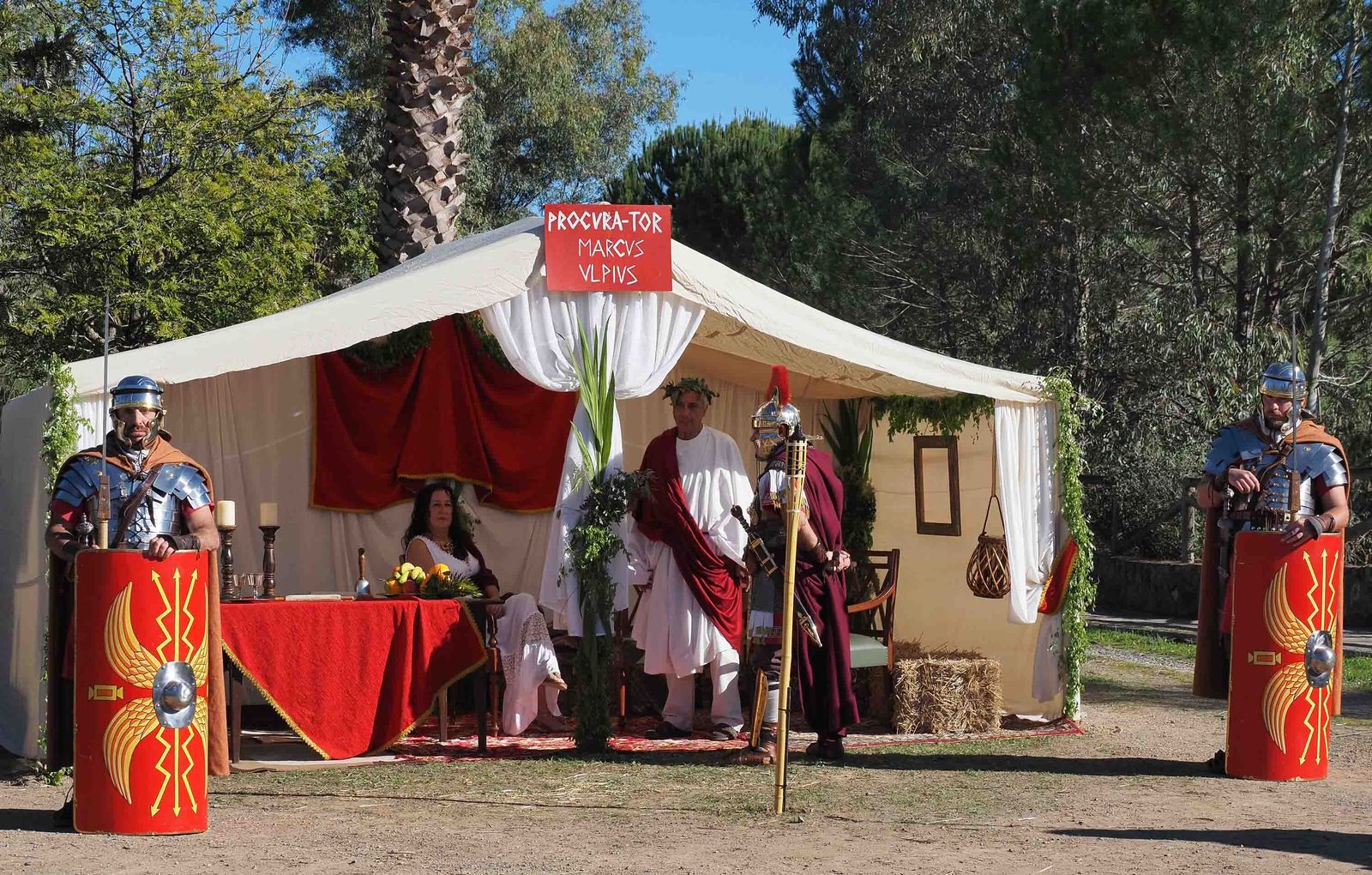Las mejores imágenes de la recreación en Tharsis de la llegada del oro que llevarán los Reyes Magos a Belén