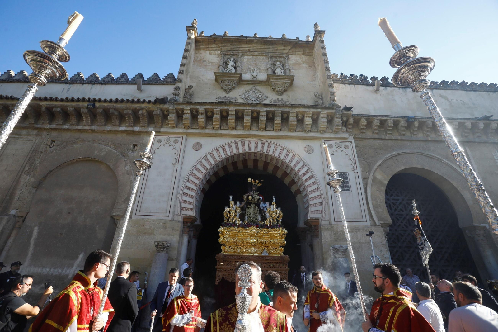 Las mejores fotos de los traslados de regreso de las hermandades tras el Magno Vía Crucis de Córdoba