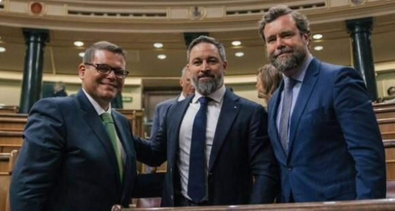 Onofre Miralles junto a Santiago Abascal y Iván Espinosa de los Monteros