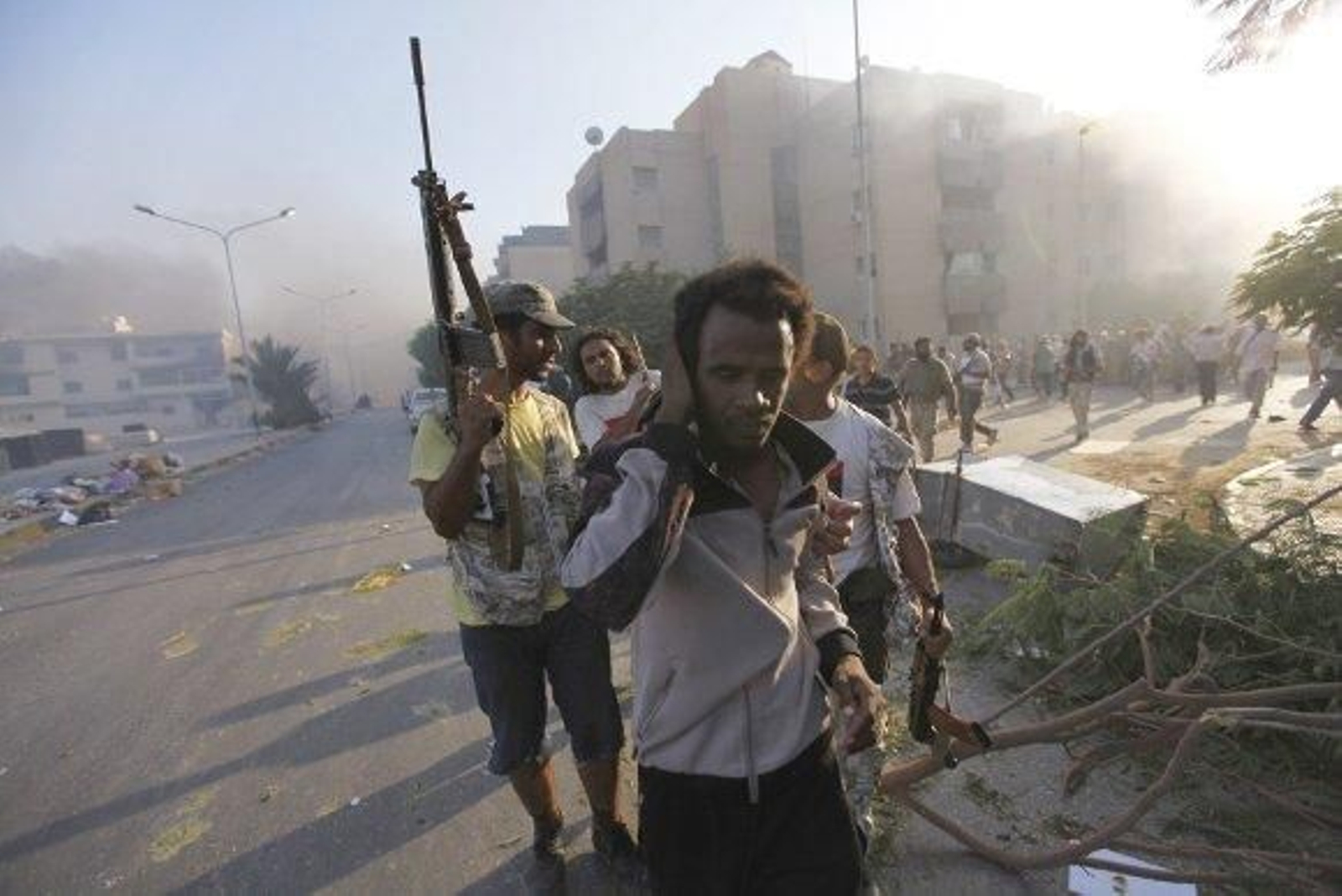 Aviones de Reino Unido bombardean un búnker donde podría estar Gadafi