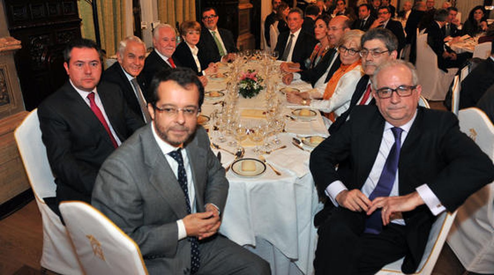 Juan Manuel Marqués, Juan Espadas, Antonio Pascual, Francisco Rodríguez, María Martín, José Rodríguez de la Borbolla, Alejandro Martín de la Cruz, Luisa Fernanda Hernández, Francisco Ferraro, Mimi Caro, José Luis Pérez-Tapias y José Aguilar. / Reportaje gráfico: Antonio Pizarro / Juan Carlos Muñoz / Juan Carlos Vázquez