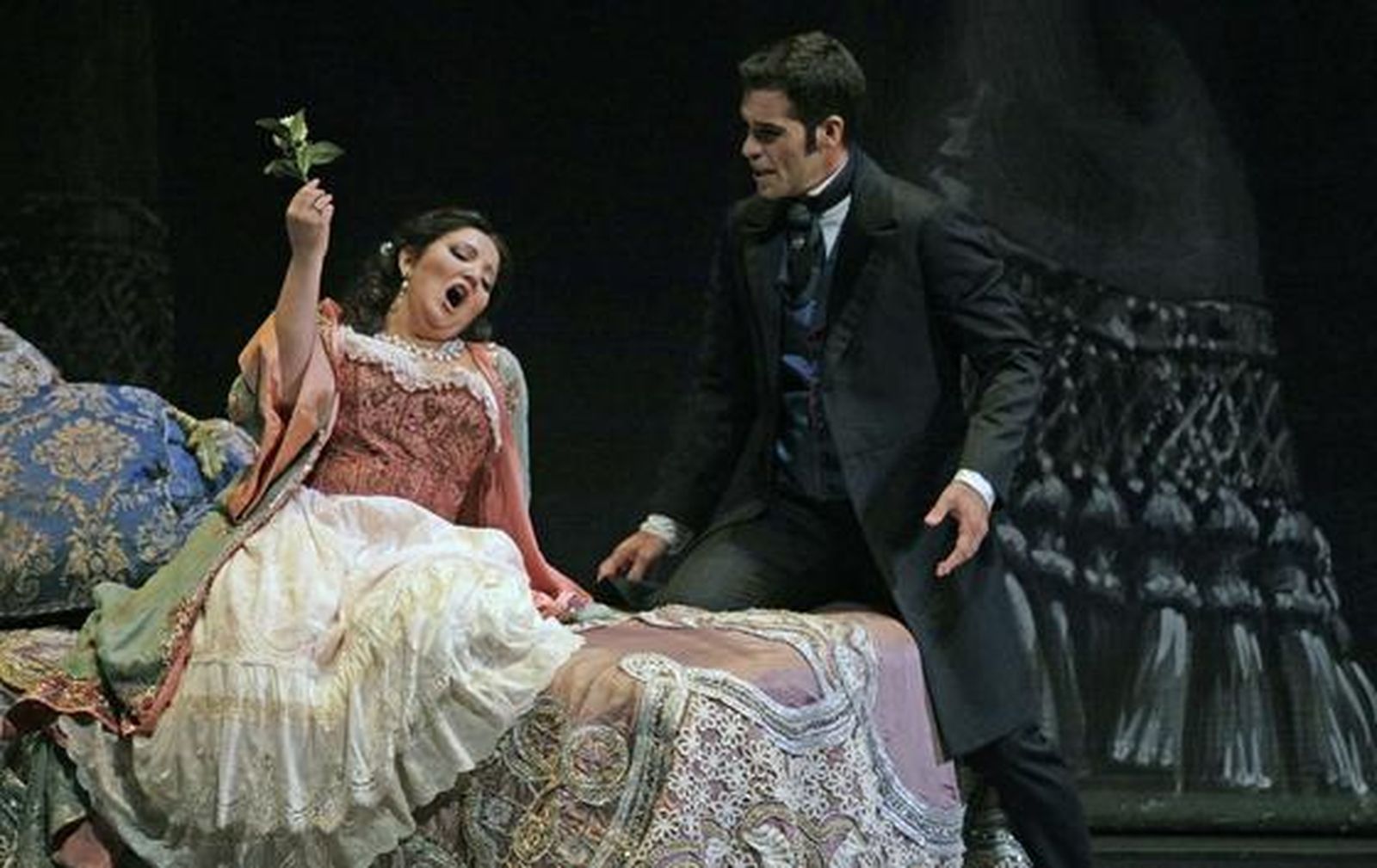 Una imagen del ensayo general de 'La Traviata' en el Teatro de la Maestranza. / Antonio Pizarro  Foto: Antonio Pizarro