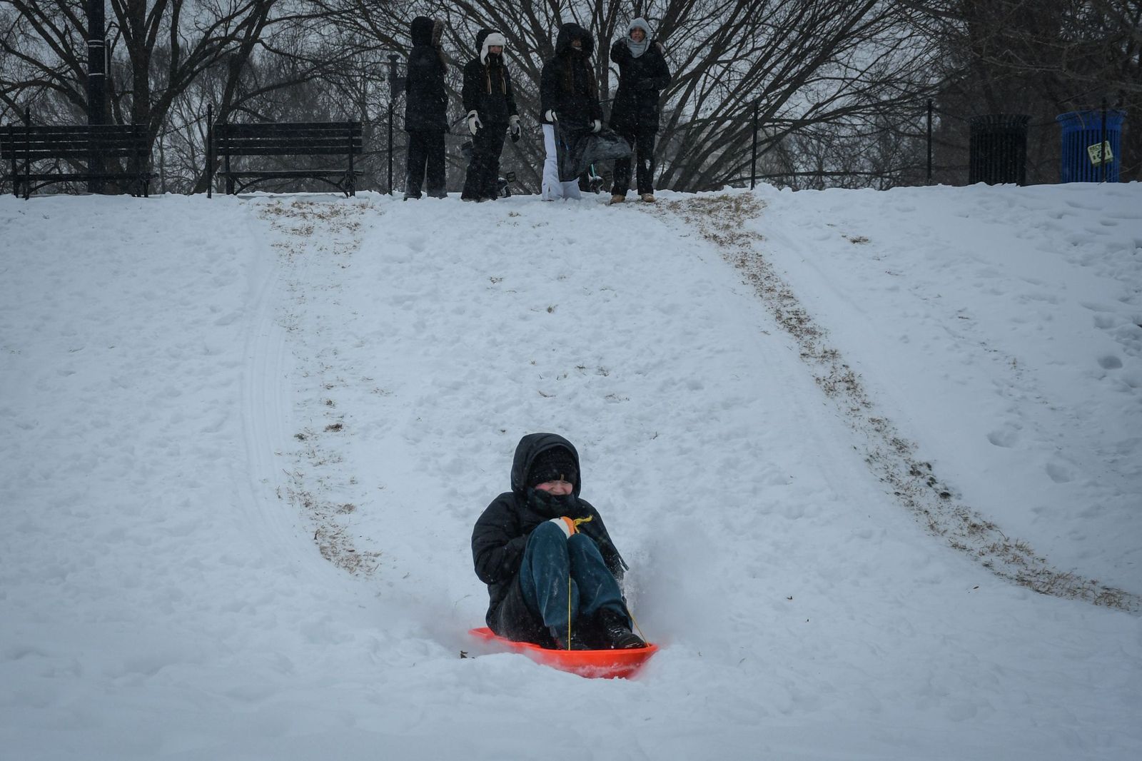 Las gélidas y blancas imágenes que deja la tormenta monstruosa en los EEUU
