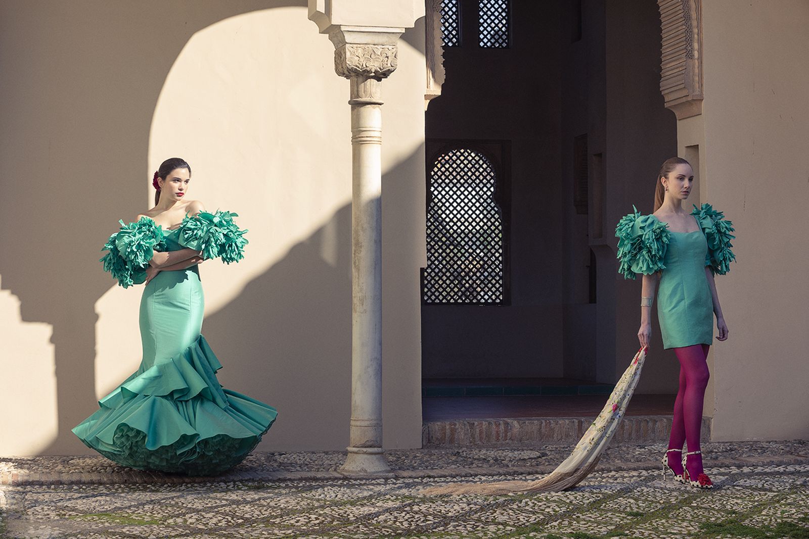 Dos de las propuestas de la nueva colección del diseñador granadino Antonio Gutiérrez, inspirada en la moda flamenca.