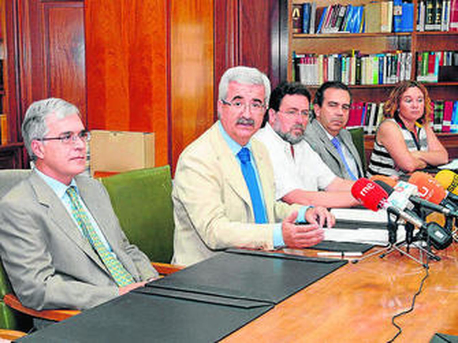 Jiménez Barrios, en el centro, con representantes de la federación.