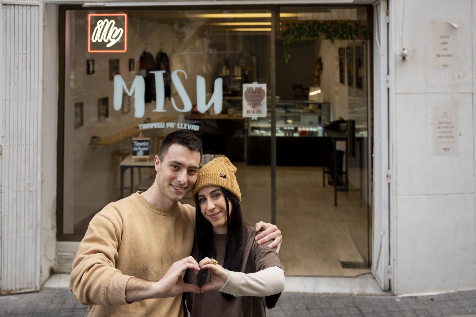 Tres comercios del centro de Almería lanzan un sorteo especial por San Valentín