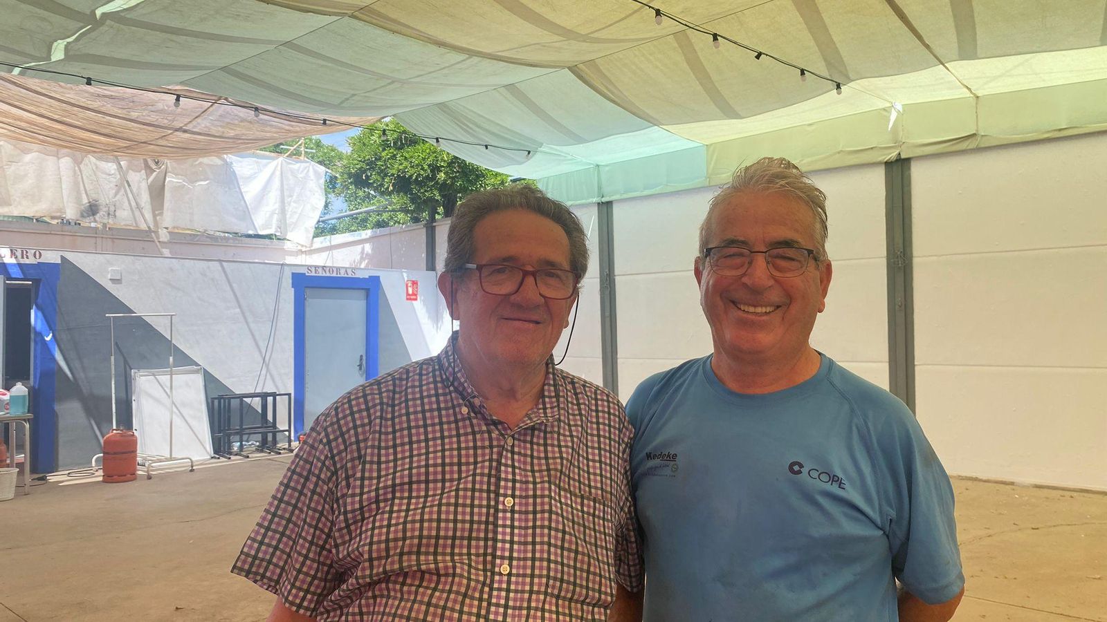 Pedro García y Antonio Villa en el interior de Álora Gibralfaro