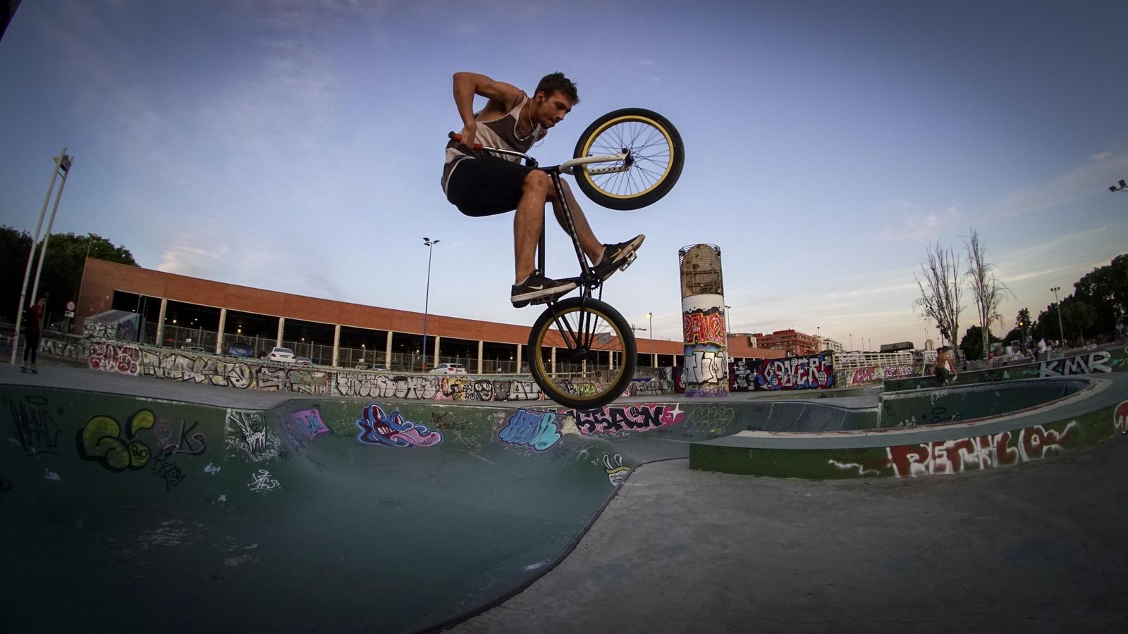 Agosto en Sevilla: el skatepark de Plaza de Armas