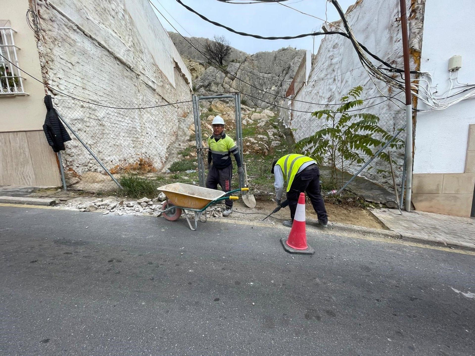 Trabajos de los operarios municipales.