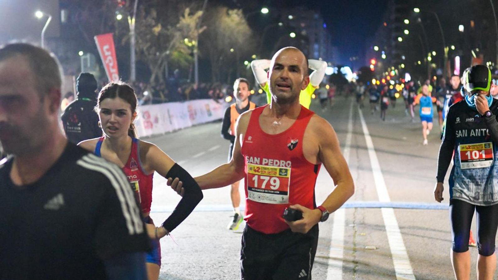 En imágenes: búscate en tu llegada a meta de la Carrera de San Antón 2025 (3)