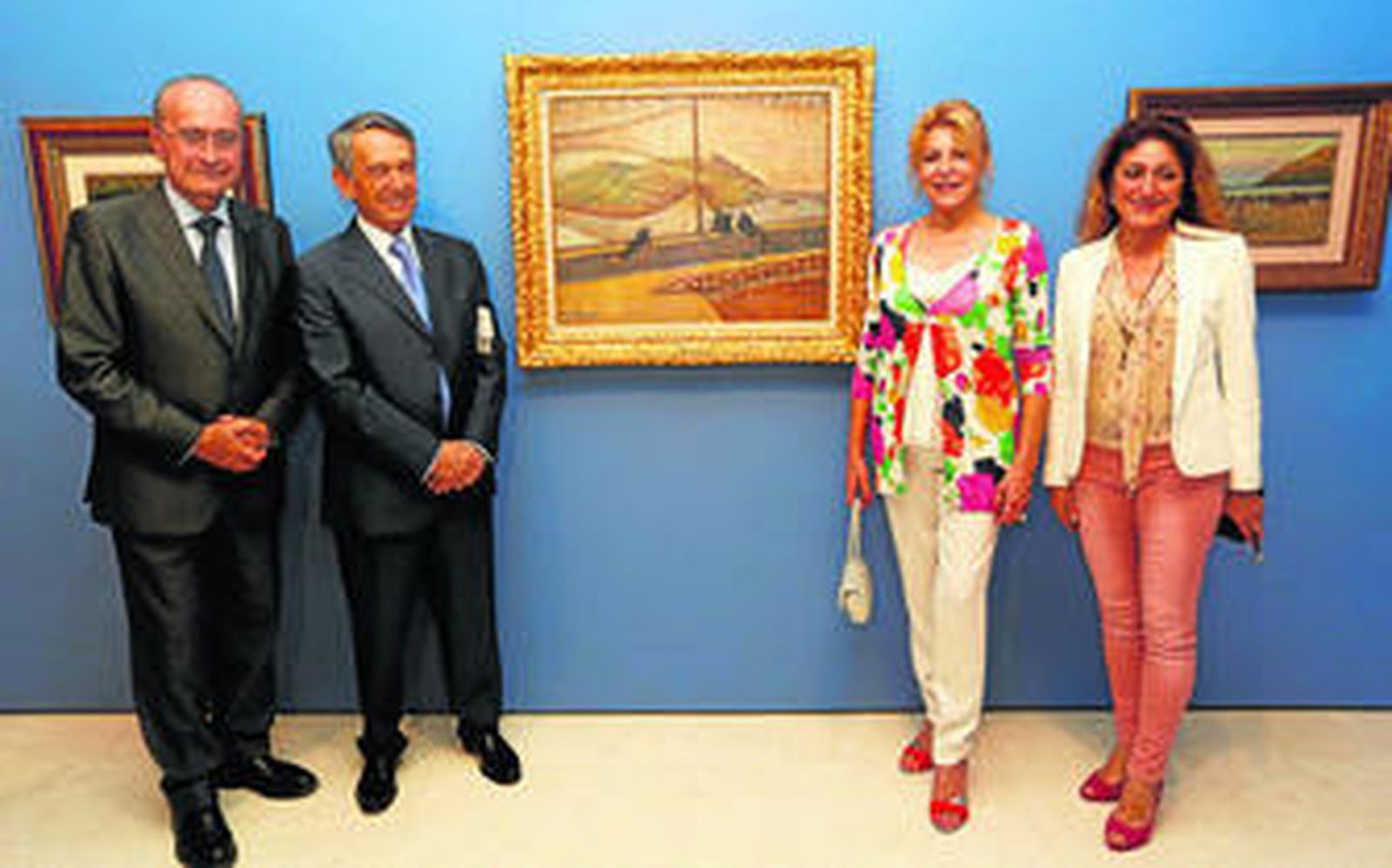 Francisco de la Torre, Juan San Nicolás, Carmen Thyssen y Lourdes Moreno, ayer, junto al lienzo de Regoyos 'Las redes' (1893).
