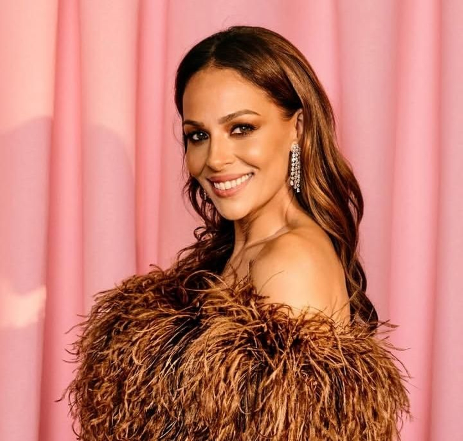 Eva González, radiante y espectacular como siempre, en un evento reciente.