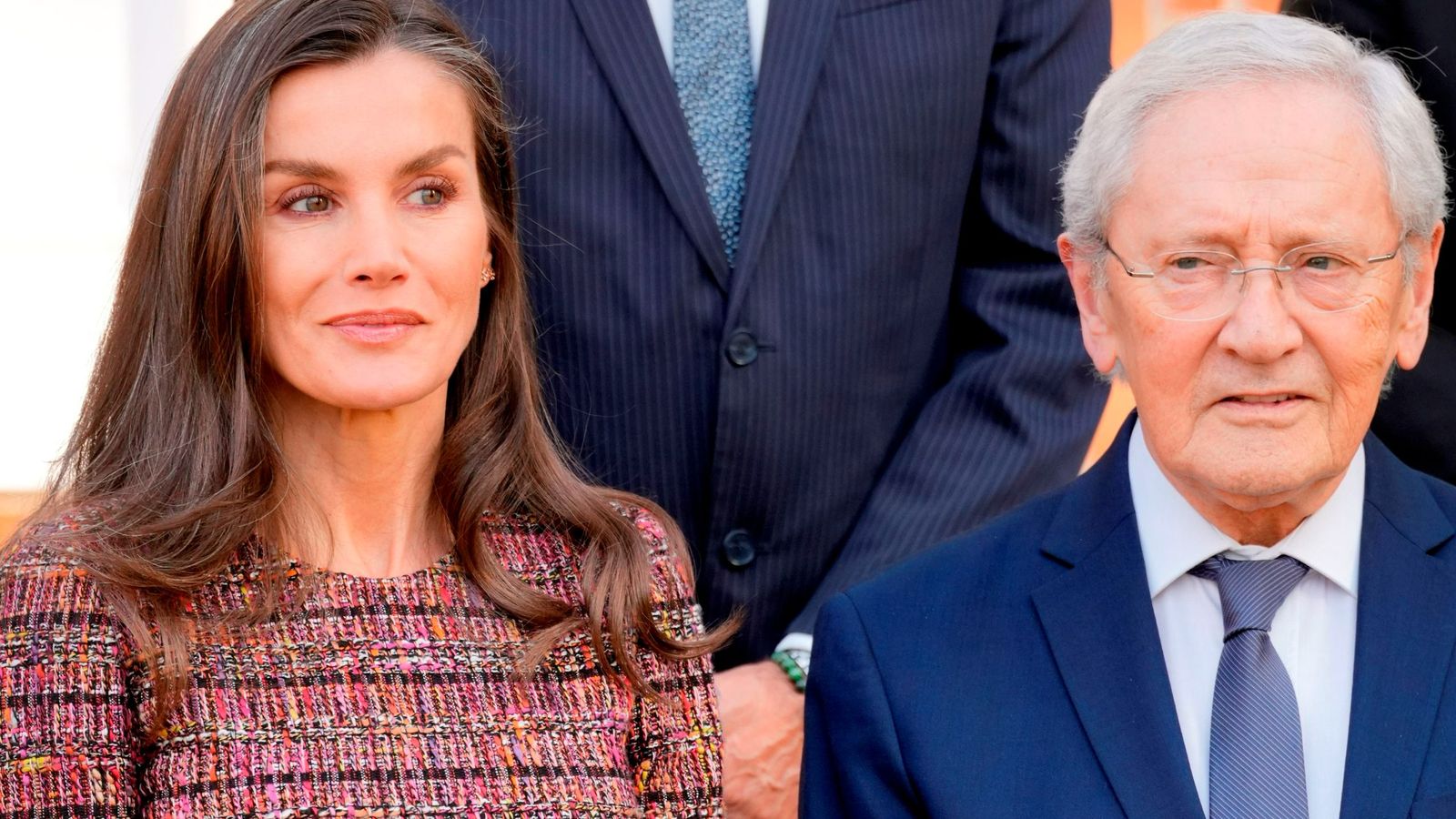La reina Letizia y Fernando Ónega en una recepción a su medio 65ymas el pasado año en la Zarzuela