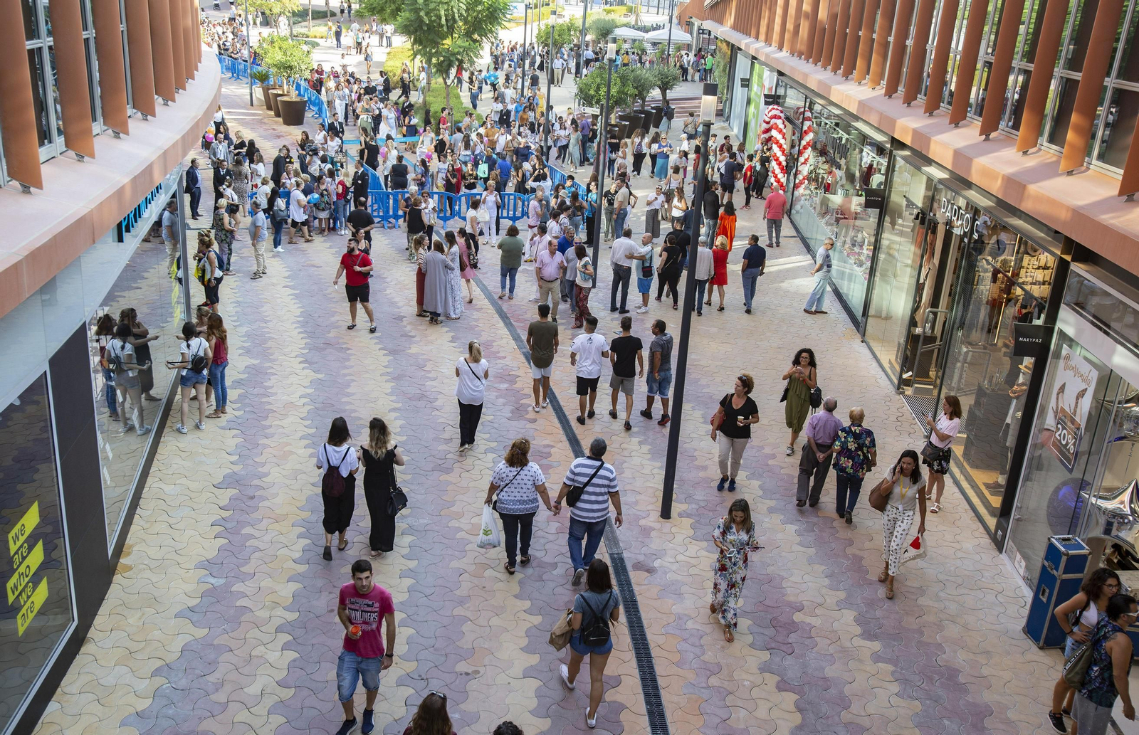 La apertura del centro comercial Torre Sevilla, en imágenes