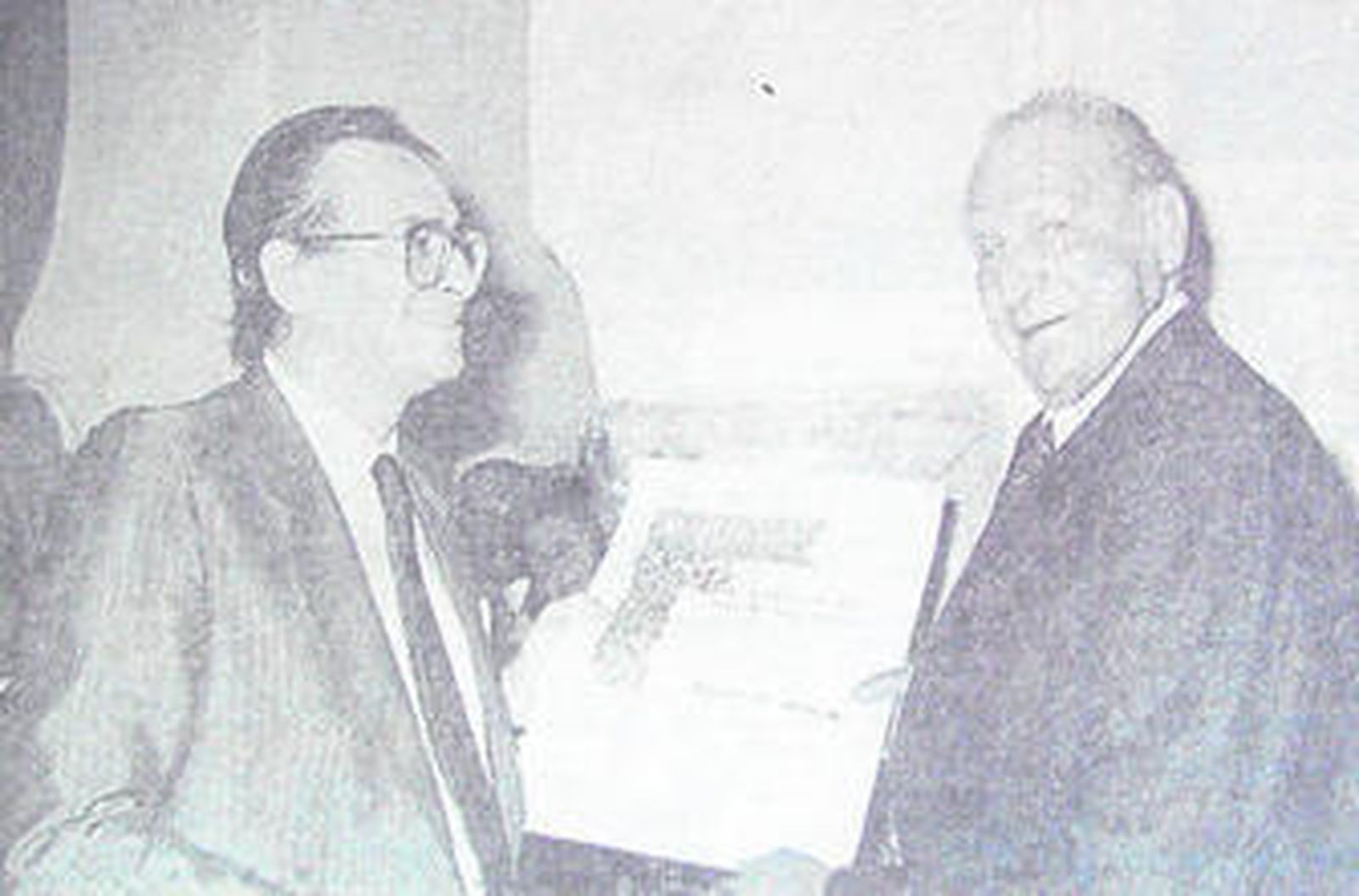 1986 Don Juan de Borbón asiste al homenaje a Muñoz Seca