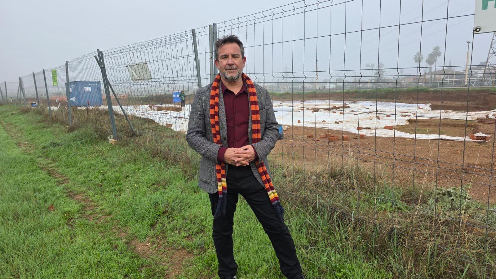 Joaquín Dobladez, ante los restos arqueológicos de la Ronda Norte.