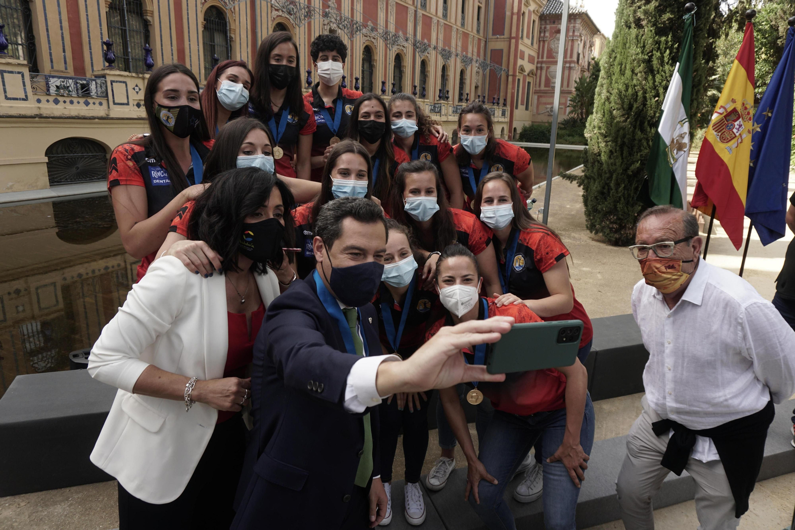 La visita del Rincón Fertilidad Málaga a Juanma Moreno, en fotos