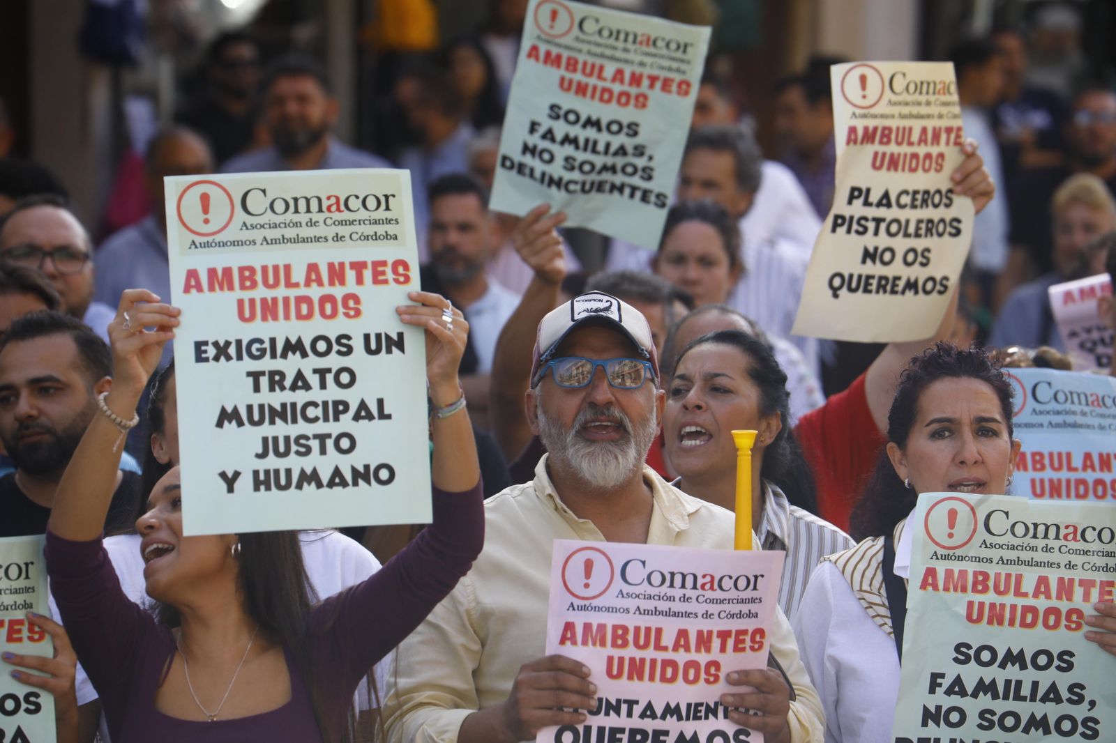 La protesta de los comerciantes ambulantes de este lunes en Córdoba.