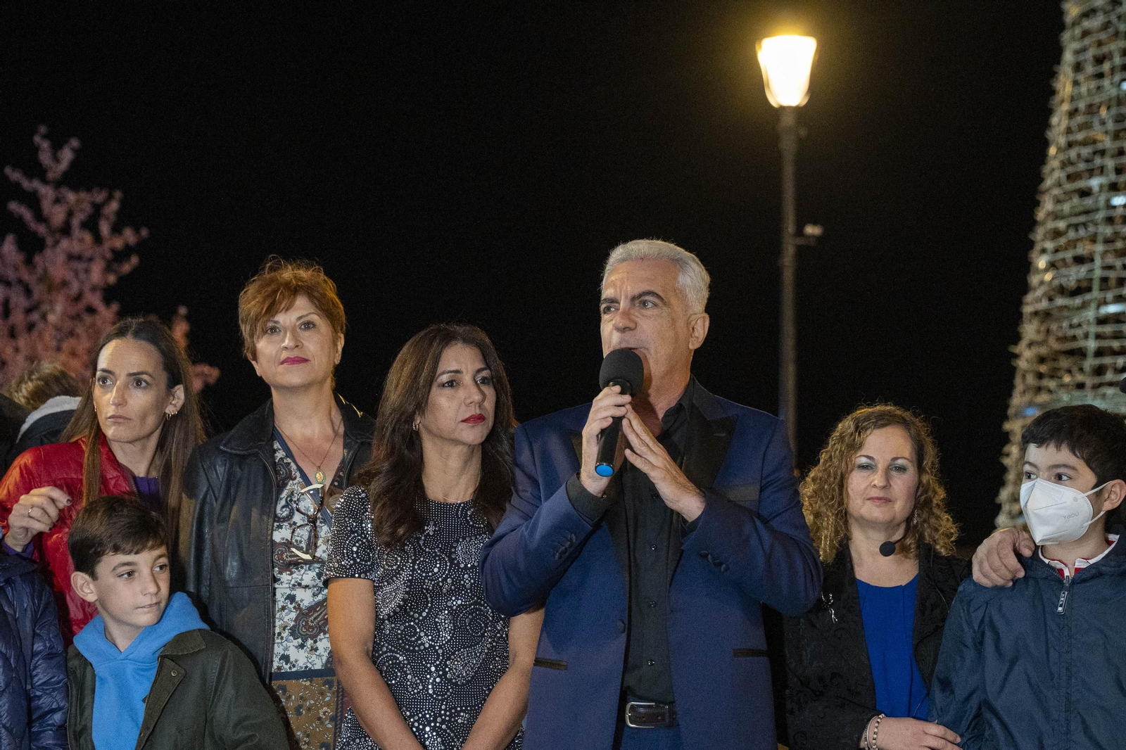 El encendido del alumbrado navideño del Hospital Universitario Torrecárdenas, en imágenes