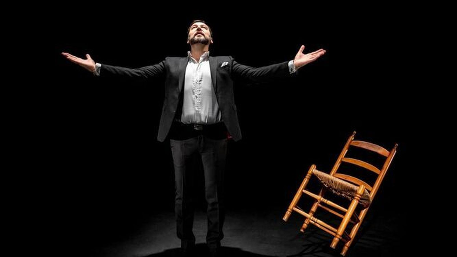 José Valencia durante una actuación