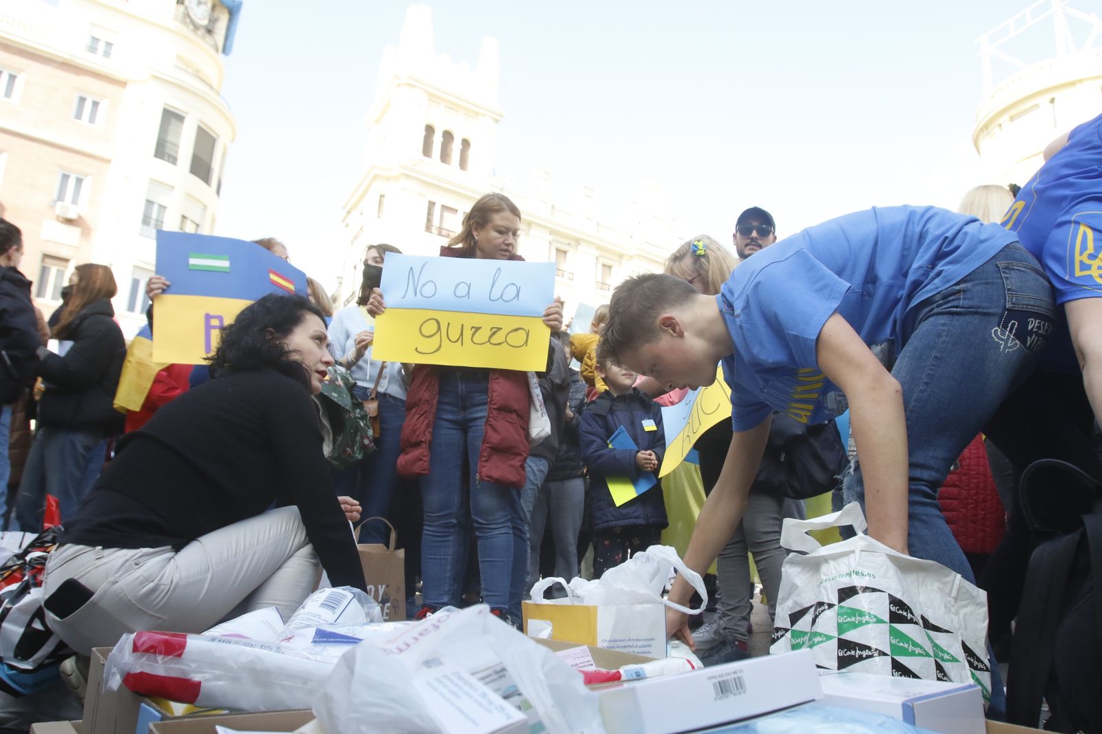 La concentración contra la guerra en Ucrania en Córdoba, en imágenes