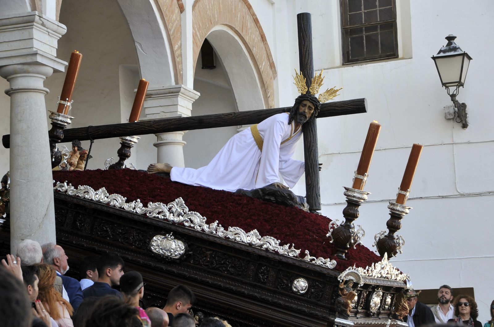 Salida procesional de Las Tres Caídas