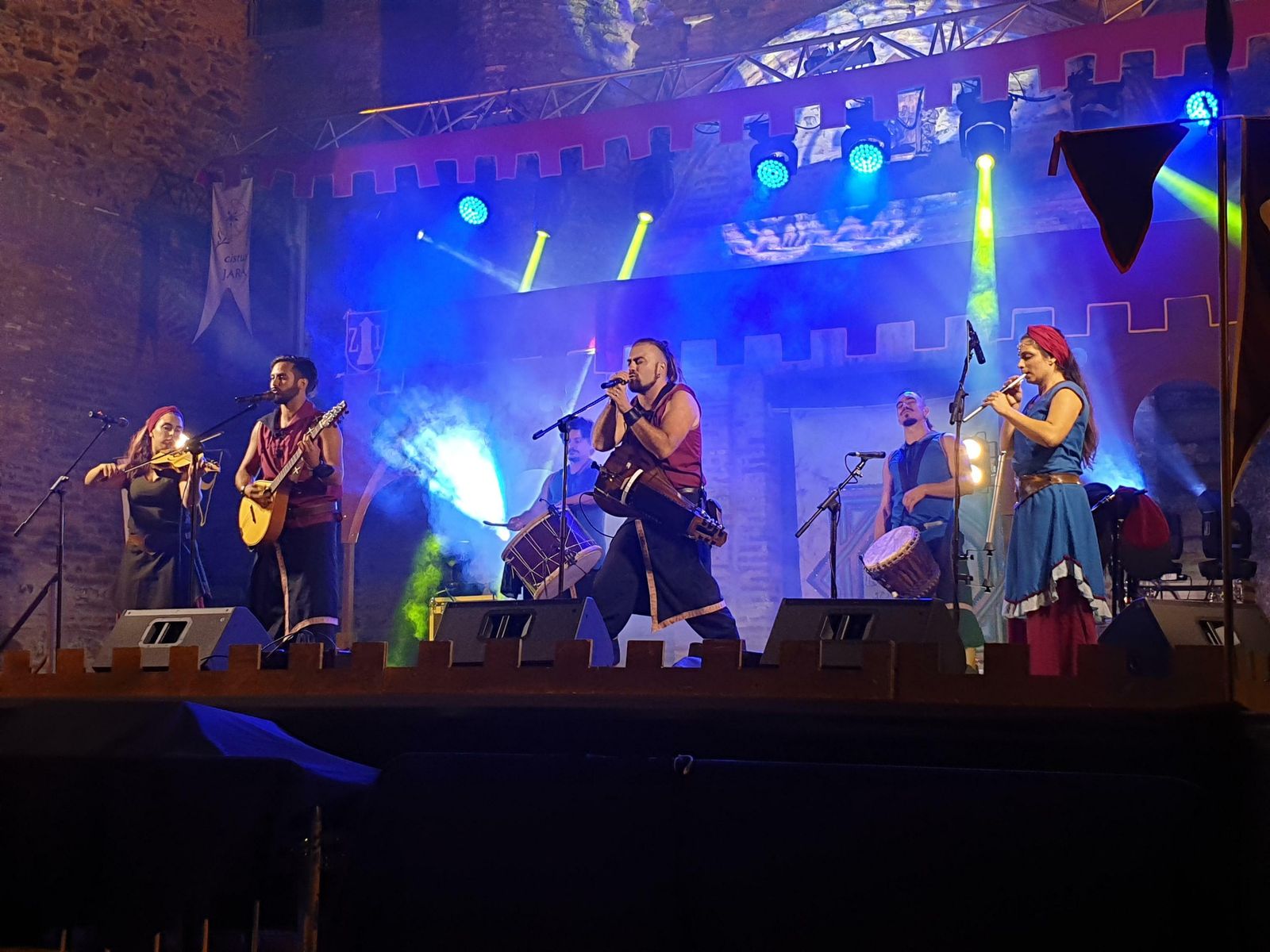 Actuación musical de Albaluna en la jornadas de Zalamea.