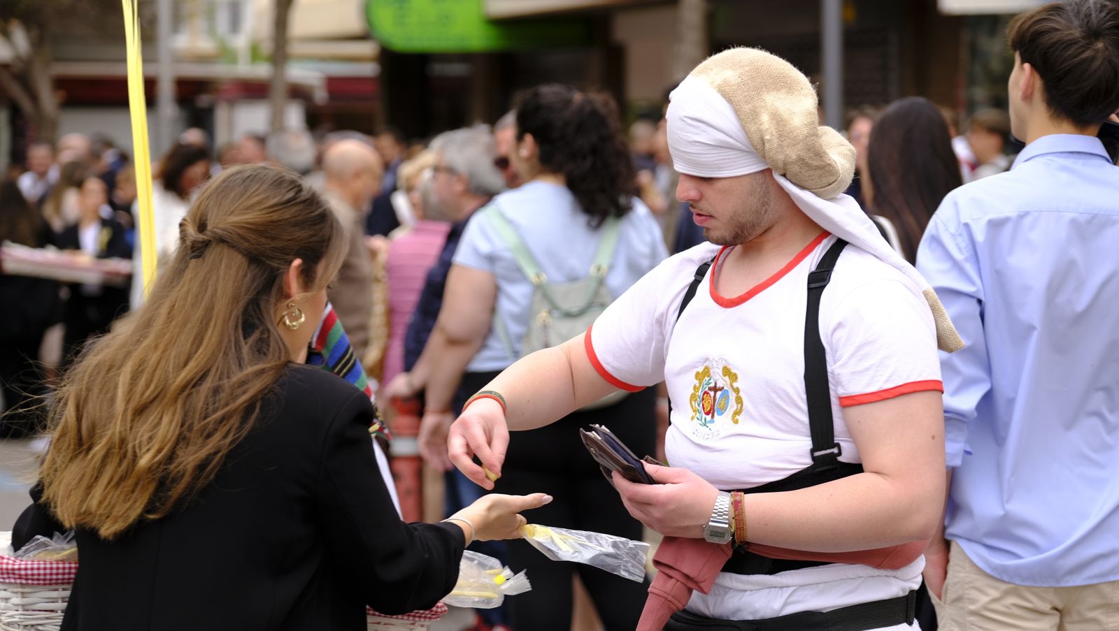 La Borriquita procesiona por las calles de Almería, en imágenes