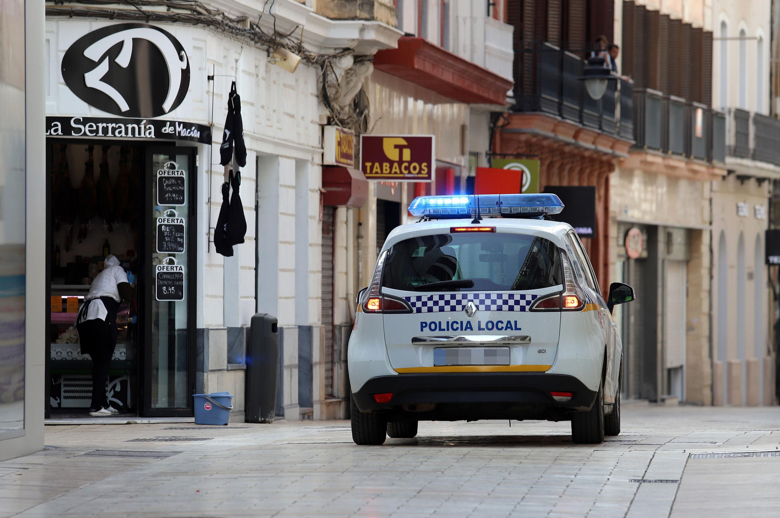 Imágenes de las actuaciones de la Policía Local de Huelva para combatir el coronavirus