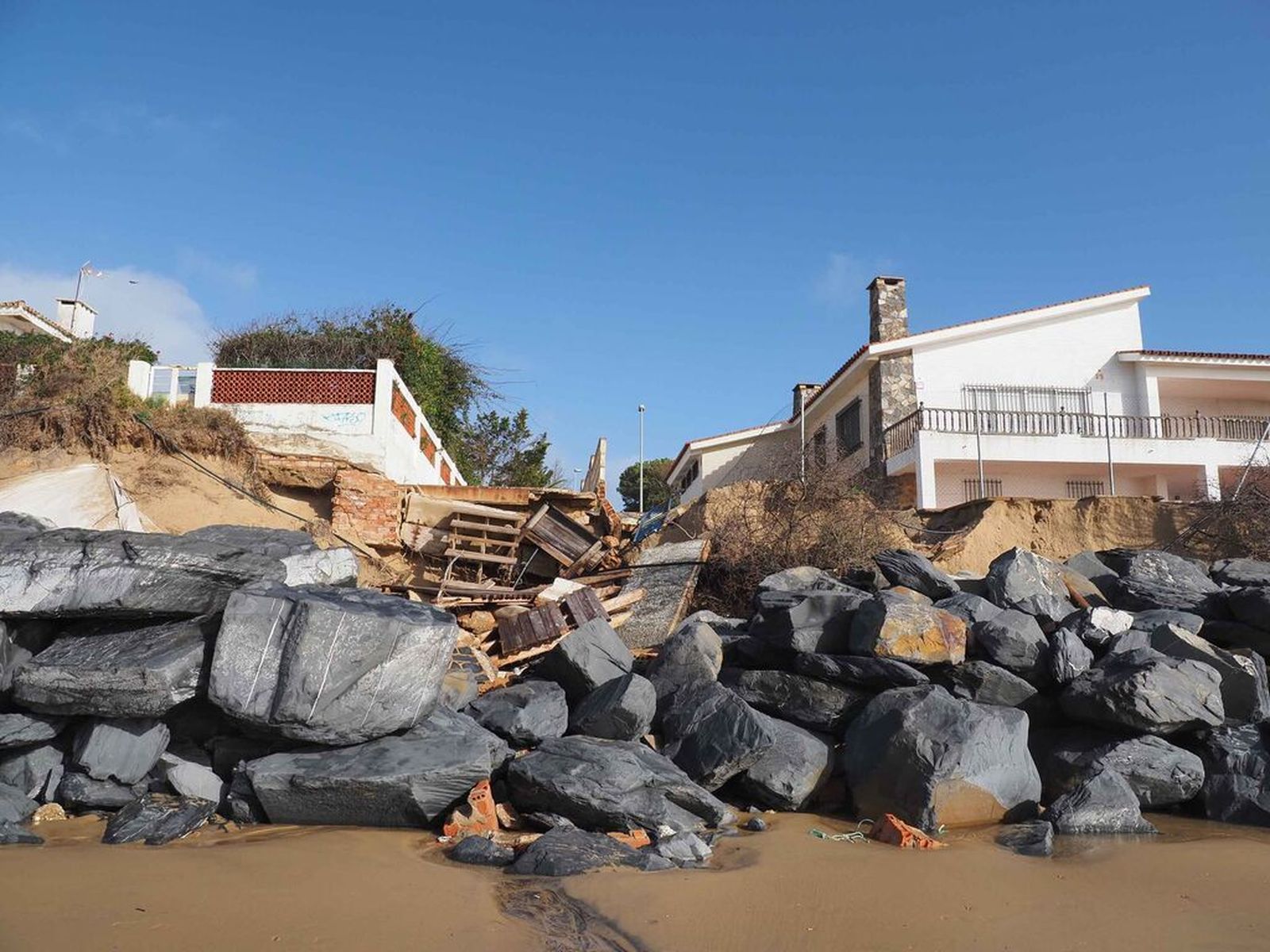 La playa del Portil tras el temporal.