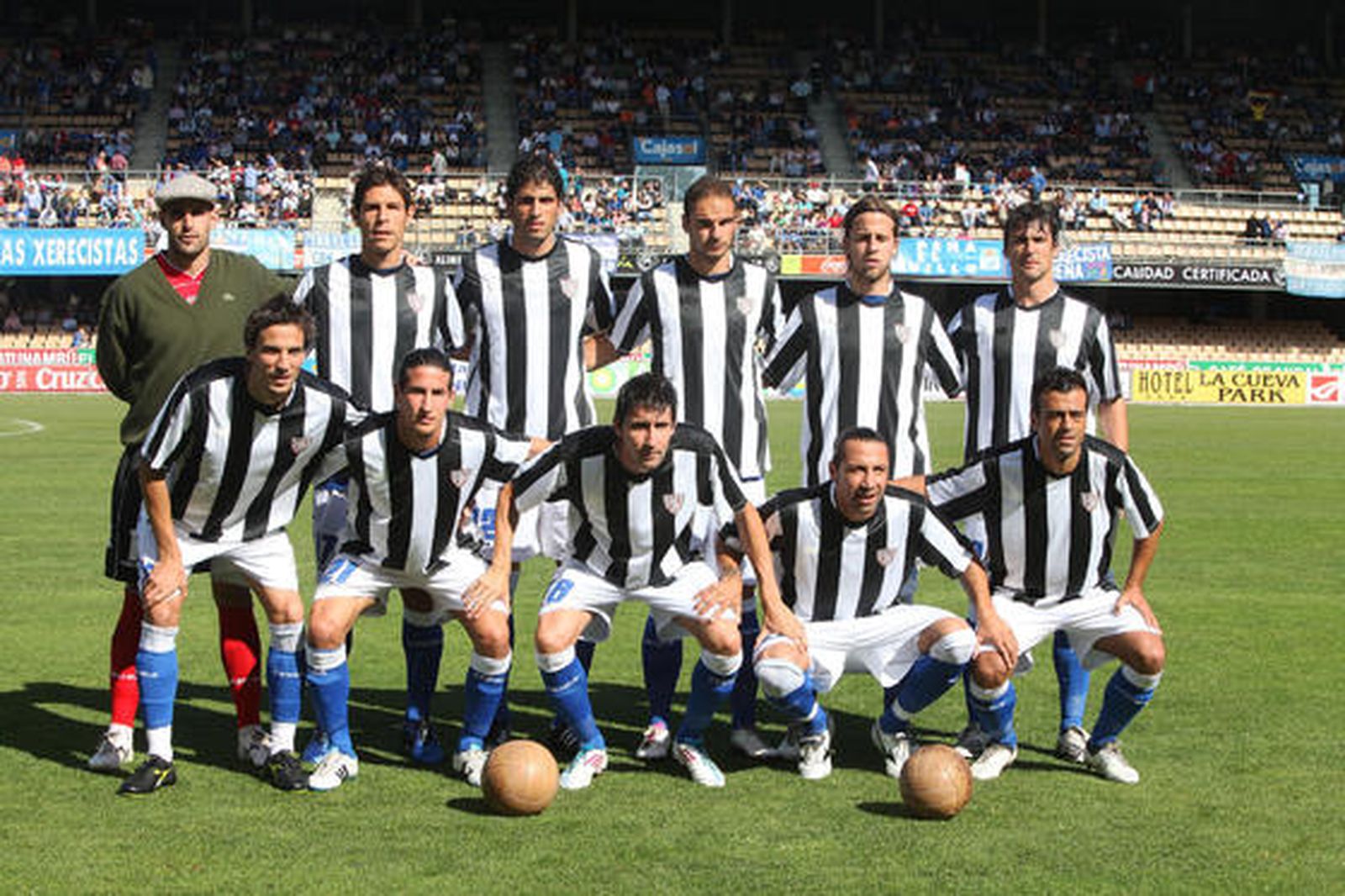 El Xerez rindió homenaje a sir Thomas Spencer, pionero del fútbol en Jerez.

Foto: Vanesa Lobo