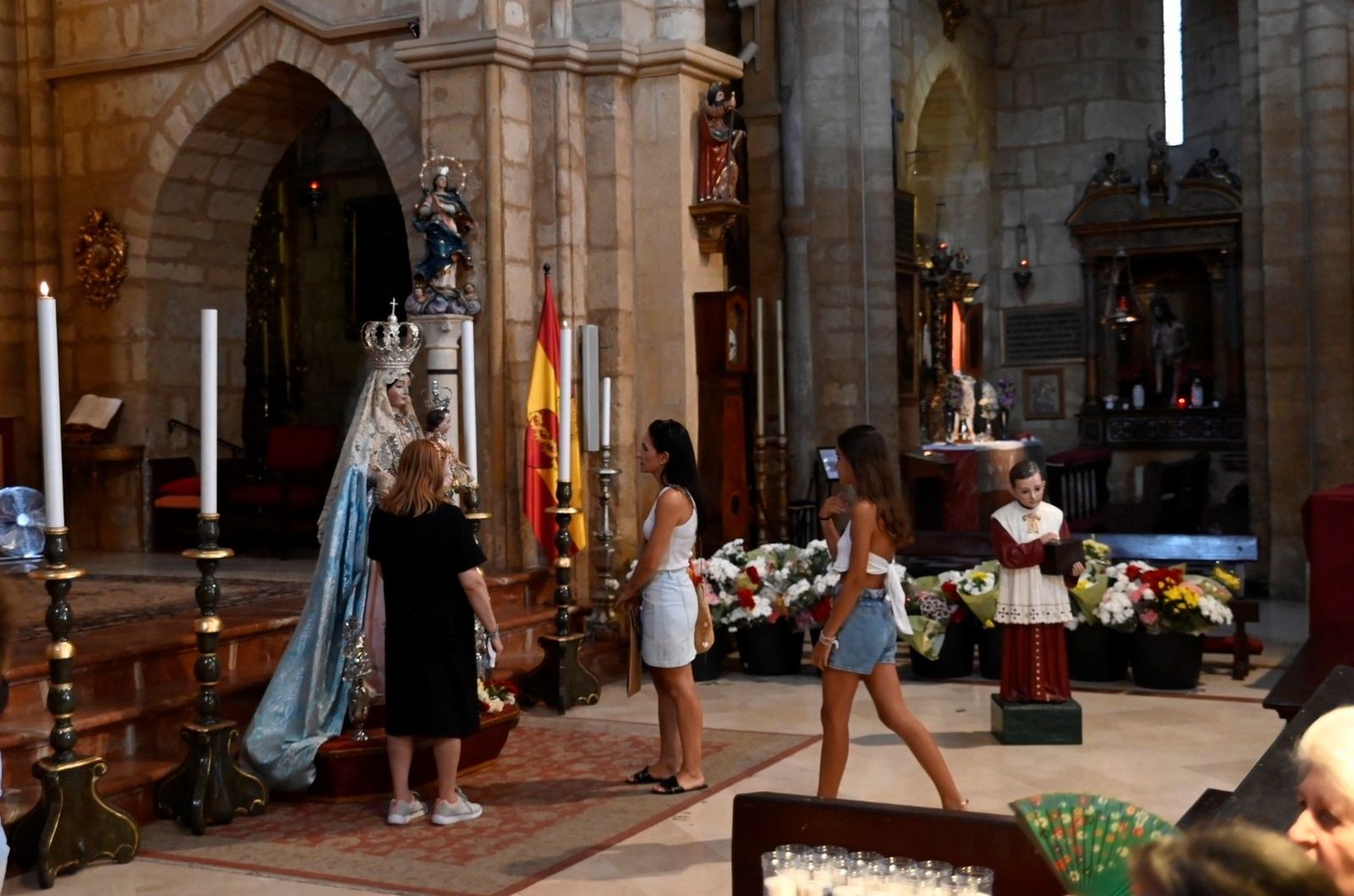 El tradicional encuentro de los cordobeses con la Virgen de los Remedios en martes y 13, en imágenes