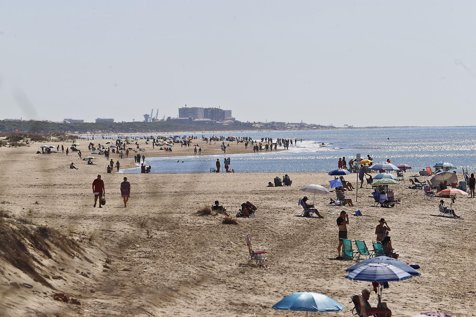 Las playas de Huelva se llenan a finales de septiembre por el buen tiempo