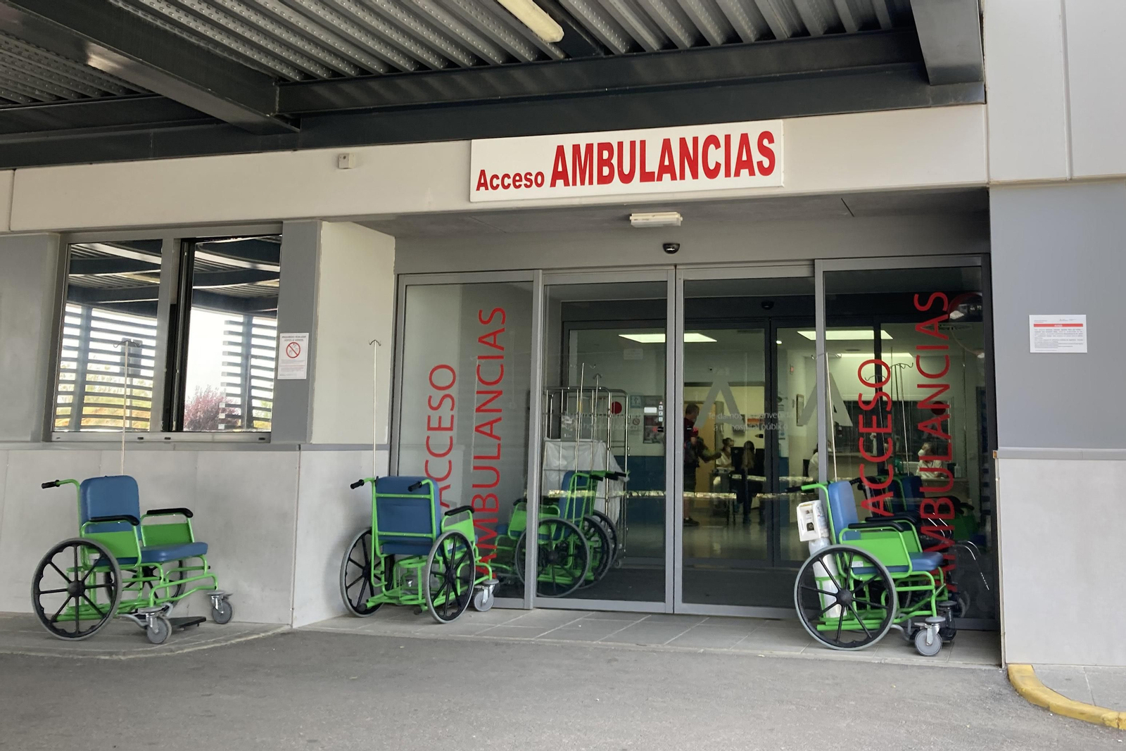 Acceso a la zona de Urgencias del Hospital de la Serranía.
