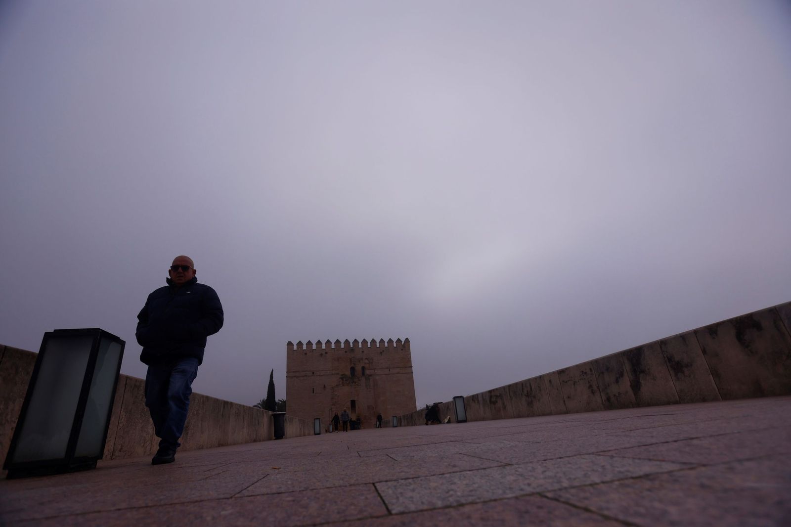 Córdoba amanece bajo la niebla el último día de 2025, en fotos