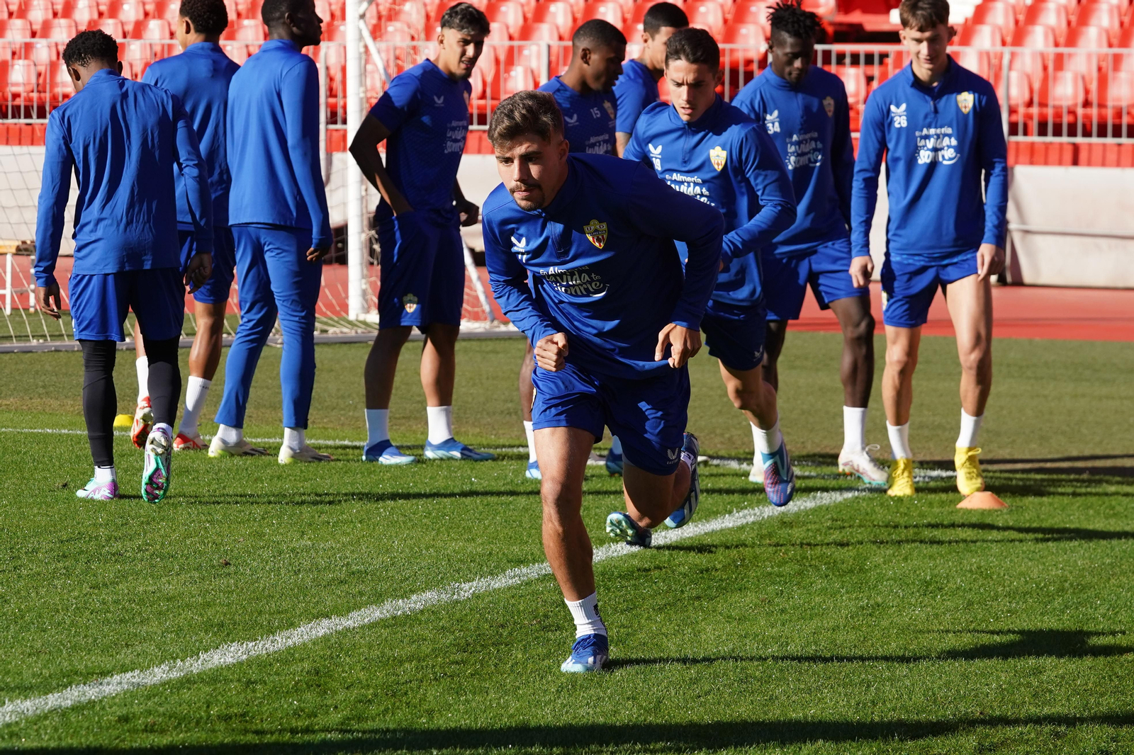 Alejandro Pozo haciendo ejercicios en una sesión en el Power Horse Stadium.