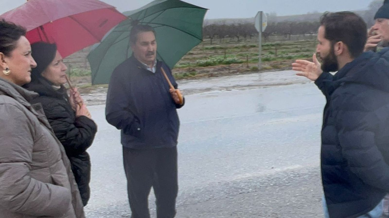 Pedro Sánchez junto a miembros del grupo socialista en la Diputación