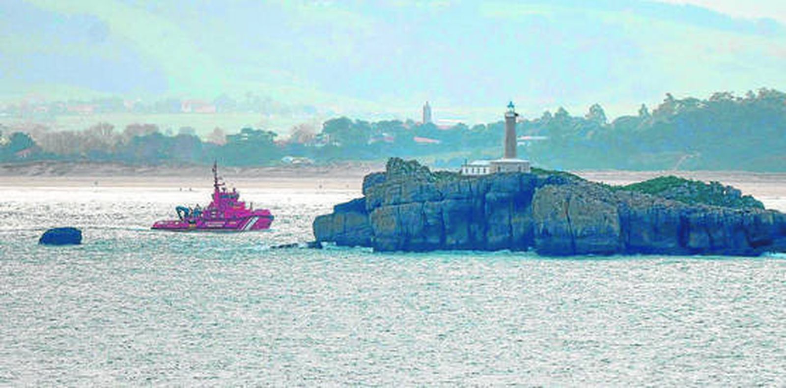 Una patrullera de Salvamento Marítimo durante la búsqueda, este martes, del marinero peruano del 'Vilaboa Uno'.