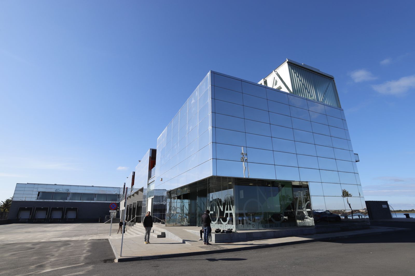 Imágenes del  acto de inauguración del nodo de innovación tecnológica 'La lonja de la Innovación' del Puerto de Huelva