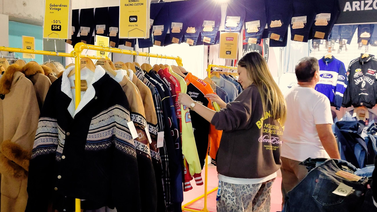 La Cartuja acoge la Feria Outlet Sevilla con grandes descuentos y miles de visitantes