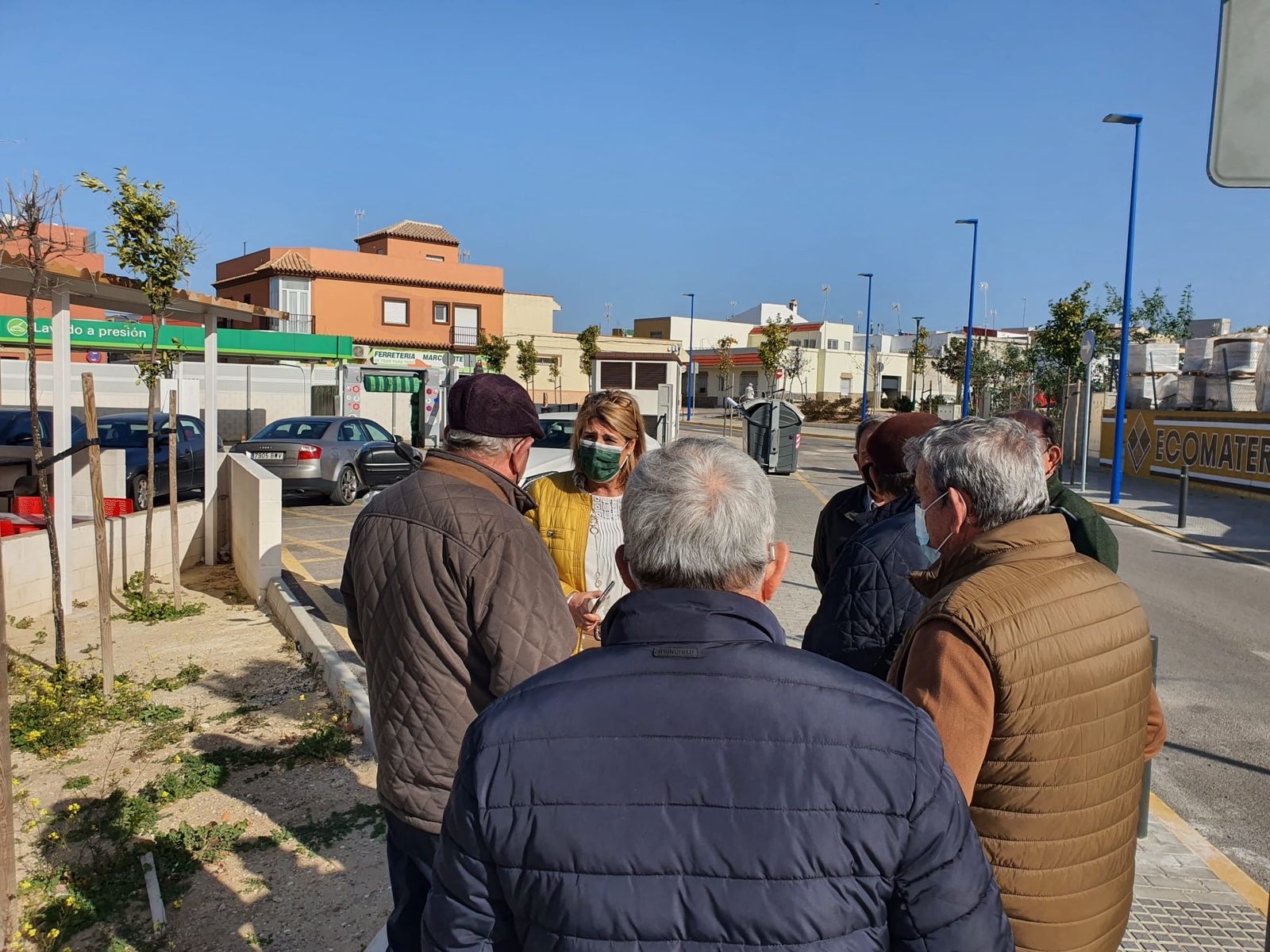 Encuentro mantenido por la delegada de Participación Ciudadana y Obras con representantes vecinales de la zona.