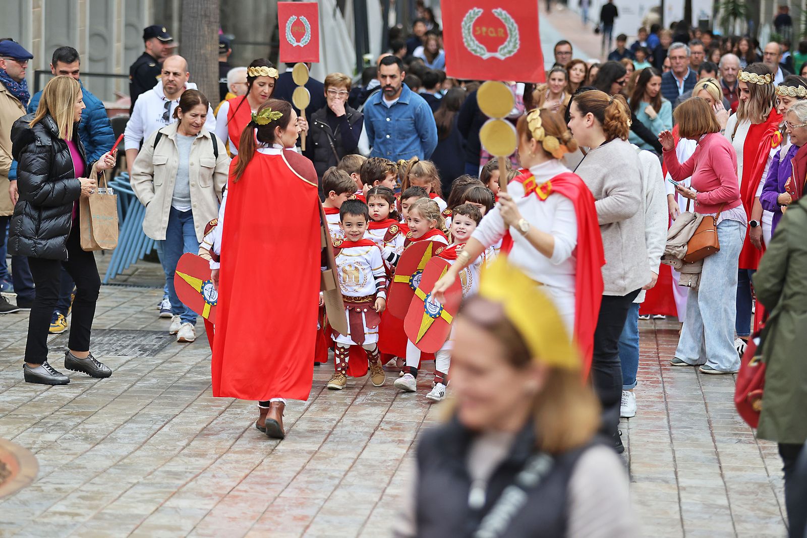 Imágenes del desfile “Un paseo por la historia”  de los niños del colegio Funcadia de Huelva