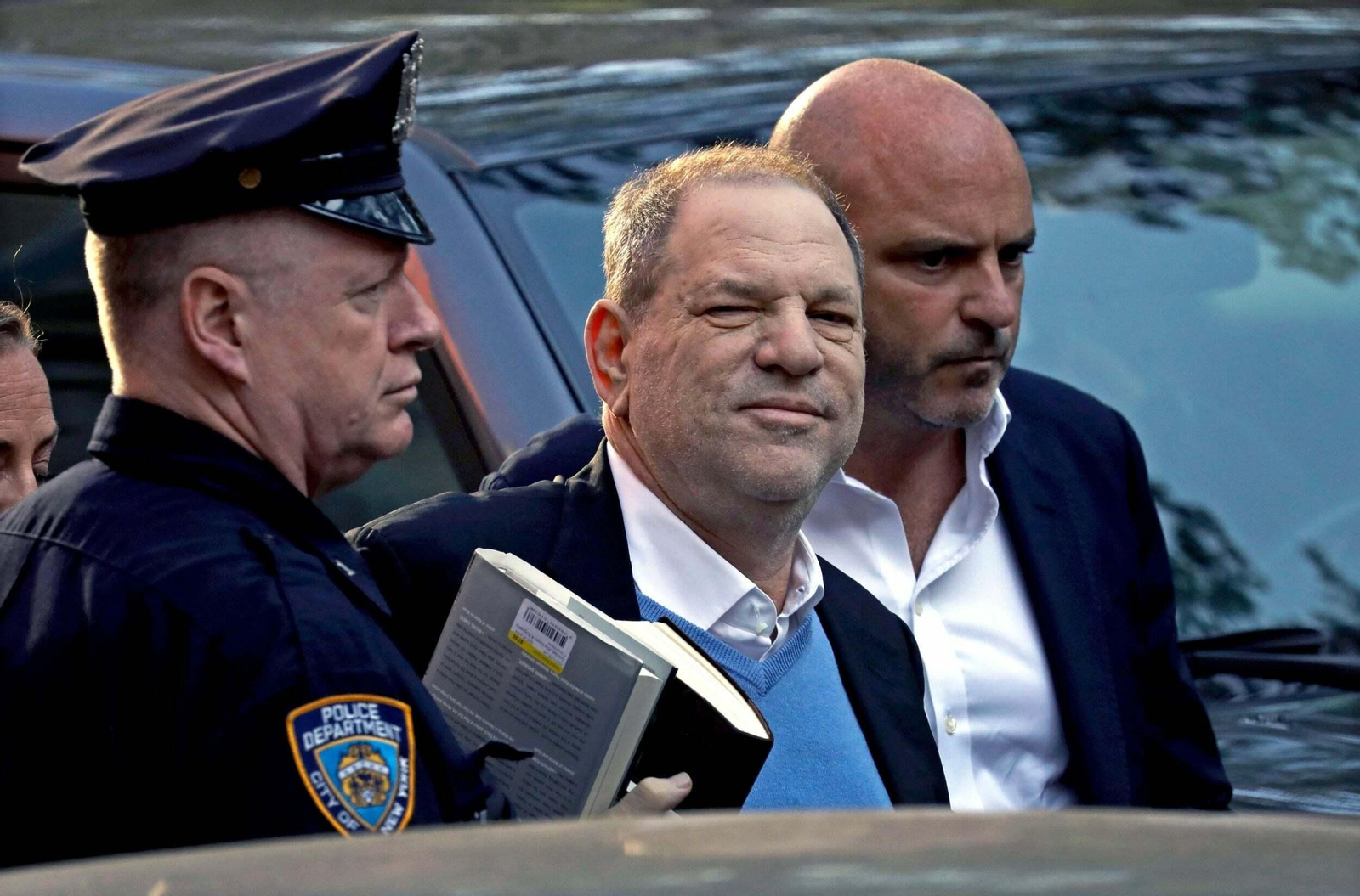Harvey Weinstein, custodiado por la policía, en una imagen reciente.