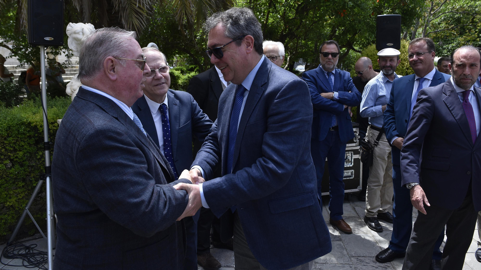 Las imágenes de la inauguración de la glorieta Luis Navarro García